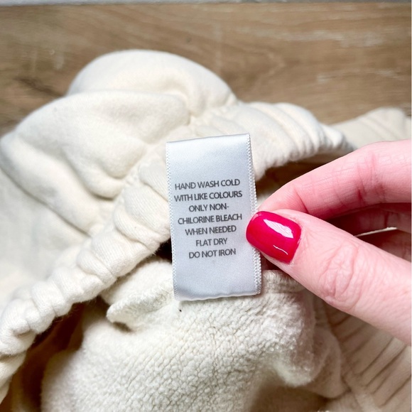 Fear Of God•Essentials Sweat Shorts•Cream•Size X-Large - Picture 8 of 11